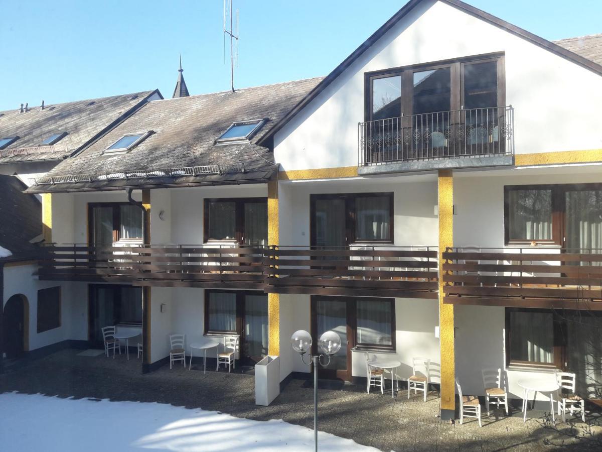 Hotel Schloss Fuchsmuehl Bagian luar foto